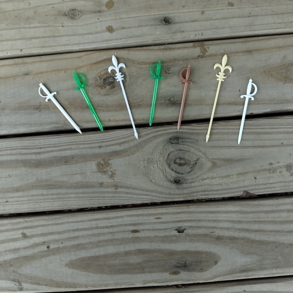 Lot of 7 Vintage Sword  Hors d'Oeuvre Appetizers Cheese Party Picks - Picture 1 of 6